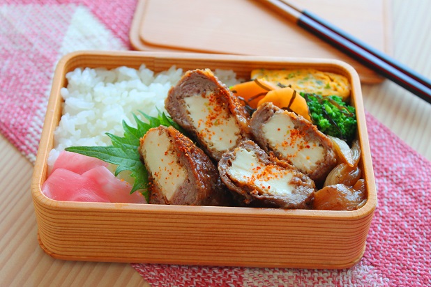 牛こまで簡単ボリューミー!「厚揚げの肉巻き」のお弁当 牛こまで簡単ボリューミー!「厚揚げの肉巻き」のお弁当