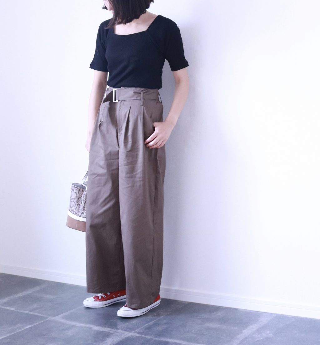 パンツ＋ハイカットスニーカーのコーディネート