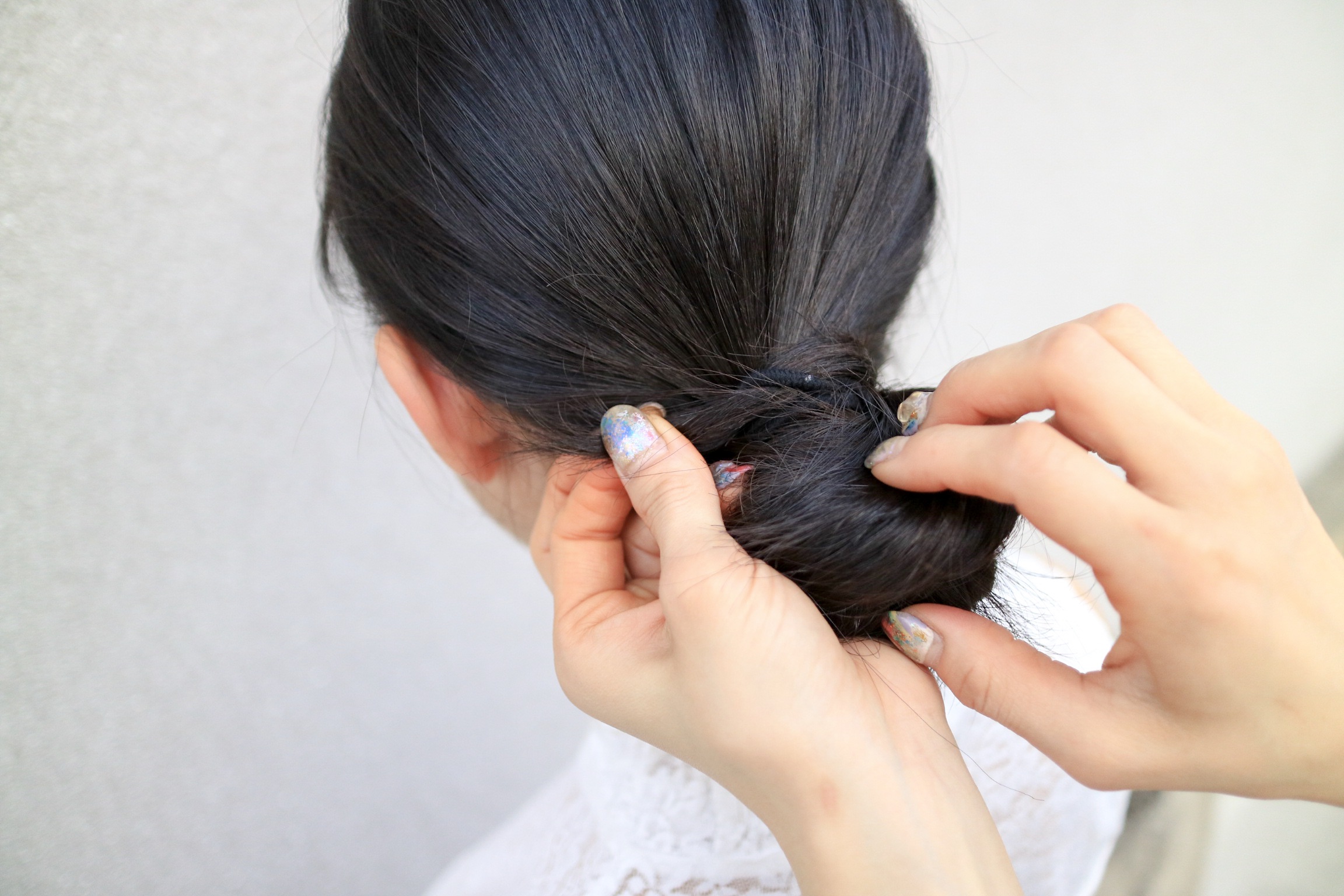 ゴム1本でできちゃう！誰でも簡単お団子ヘアの作り方