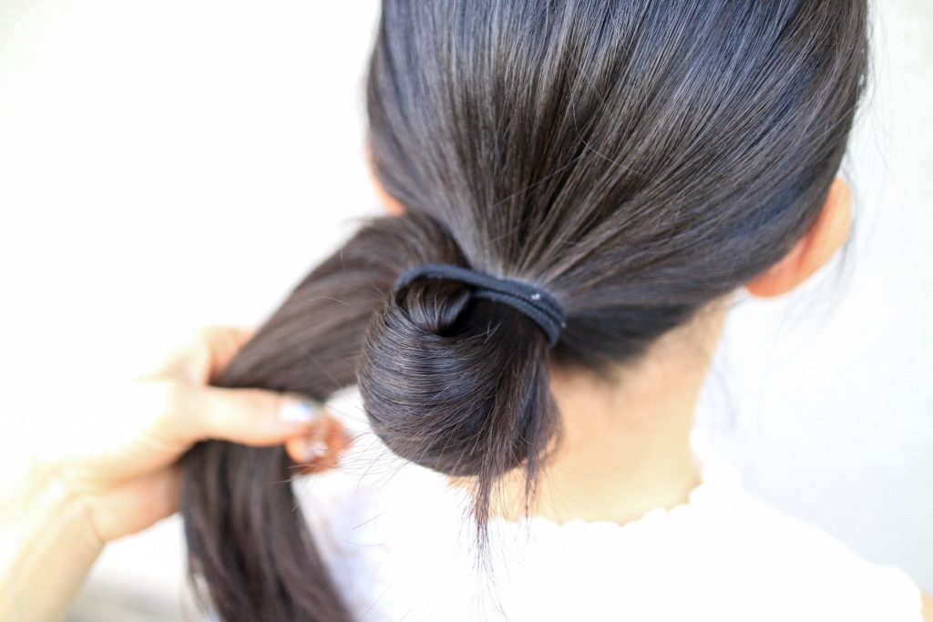誰でも簡単「お団子」ヘアの作り方