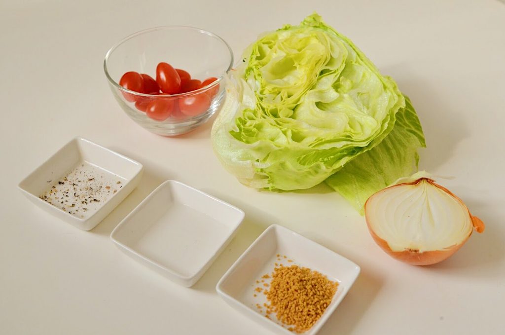 サラダの代わりに!たっぷりレタスの「食べるコンソメスープ」の材料 サラダの代わりに!たっぷりレタスの「食べるコンソメスープ」の材料