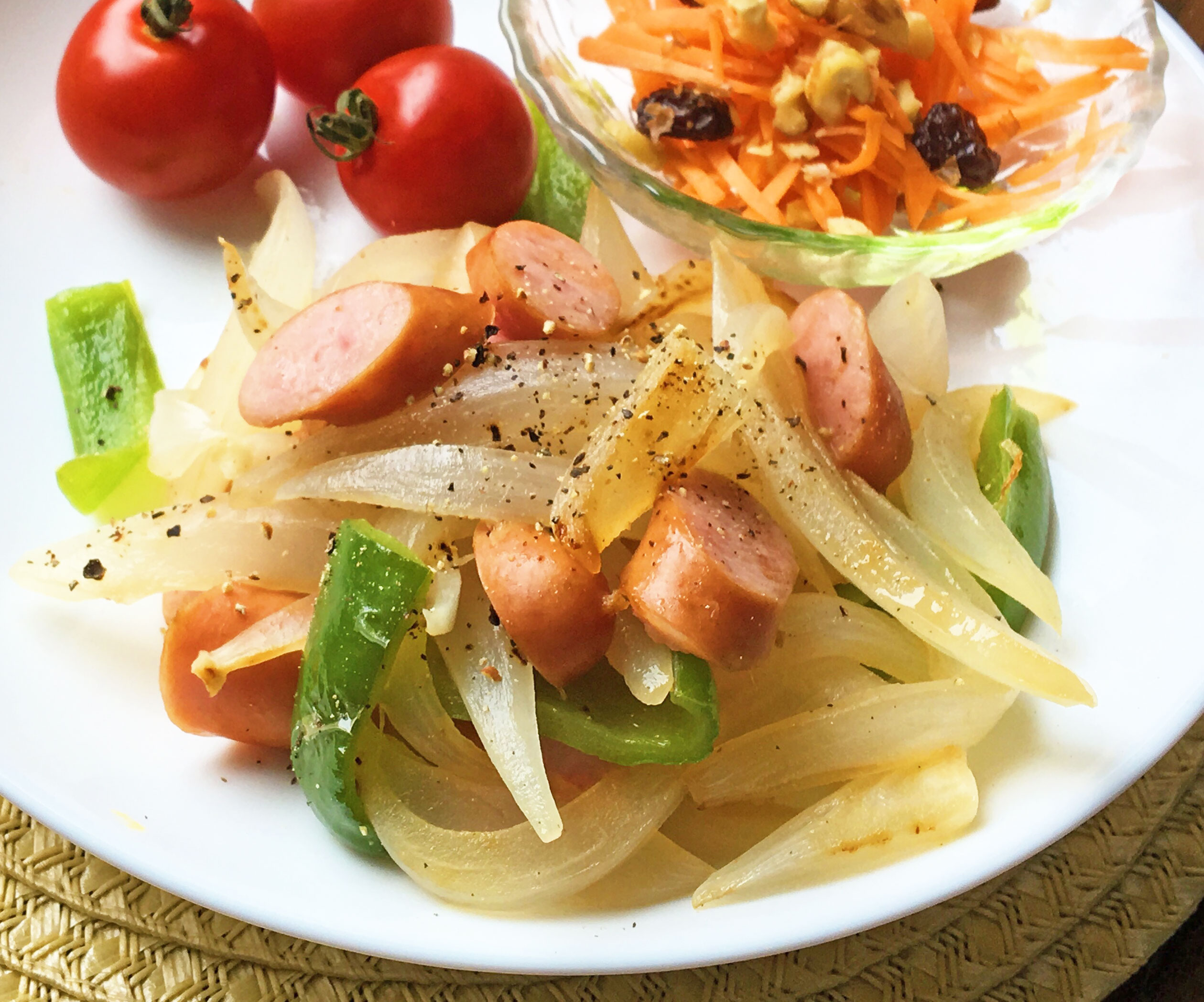 旬を丸ごと！お手軽おいしい「新玉ねぎとソーセージのソテー」