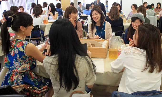 朝美人アンバサダー交流会の食事風景