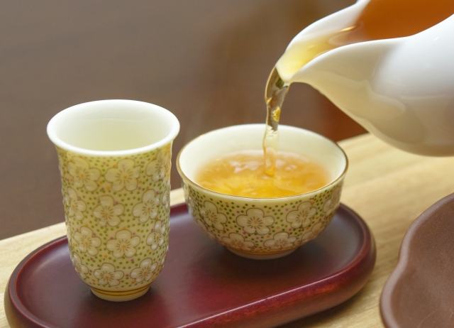 油っこい料理のときは○○を飲もう！種類別「お茶」のチカラ
