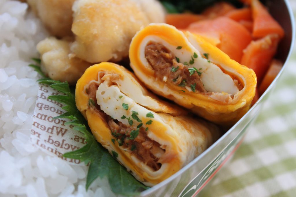 簡単すぎる卵のおかず「ツナカレーの両面目玉焼き」のお弁当 簡単すぎる卵のおかず「ツナカレーの両面目玉焼き」のお弁当