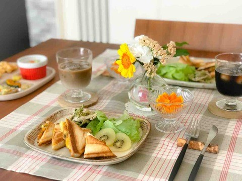 お手軽♪「ホットサンド」の朝カフェごはん お手軽♪「ホットサンド」の朝カフェごはん
