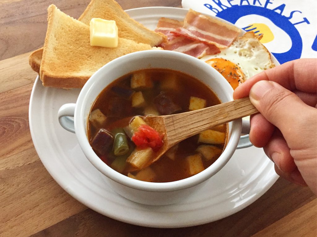 火を使わず簡単「夏野菜のサワースープ」