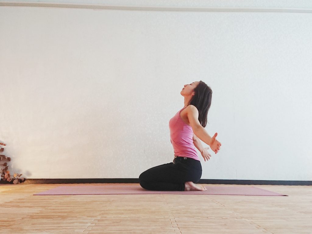たった3回ですっきり目覚める!胸を開く朝ヨガ「胸式呼吸」 たった3回ですっきり目覚める!胸を開く朝ヨガ「胸式呼吸」