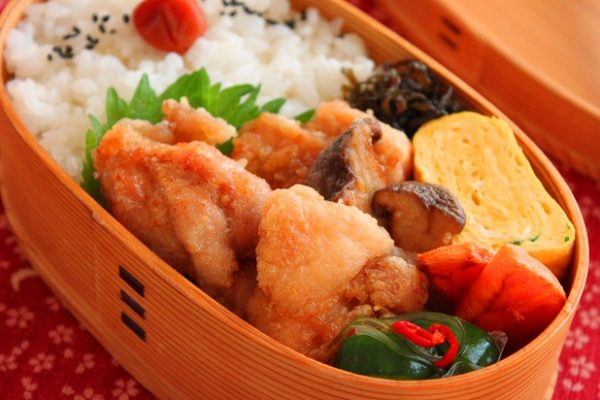 大さじ1の油でOK!簡単「揚げない唐揚げ」のお弁当 大さじ1の油でOK!簡単「揚げない唐揚げ」のお弁当
