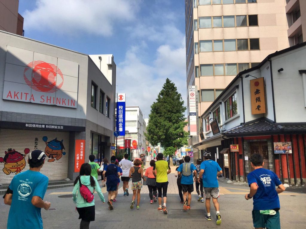 朝から秋田の街中をみんなで走ります