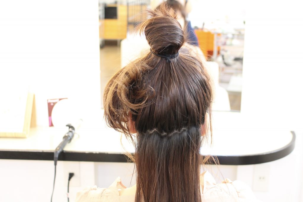 梅雨時期のお団子ヘアの作り方