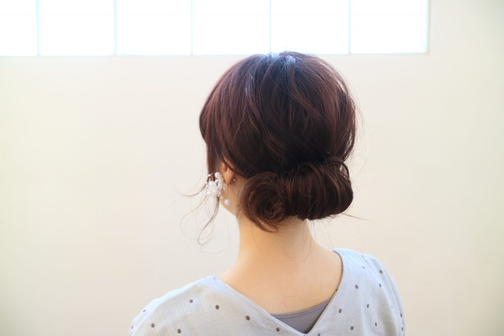 首元スッキリで暑さ軽減!簡単まとめ髪ヘアアレンジ 首元スッキリで暑さ軽減!簡単まとめ髪ヘアアレンジ