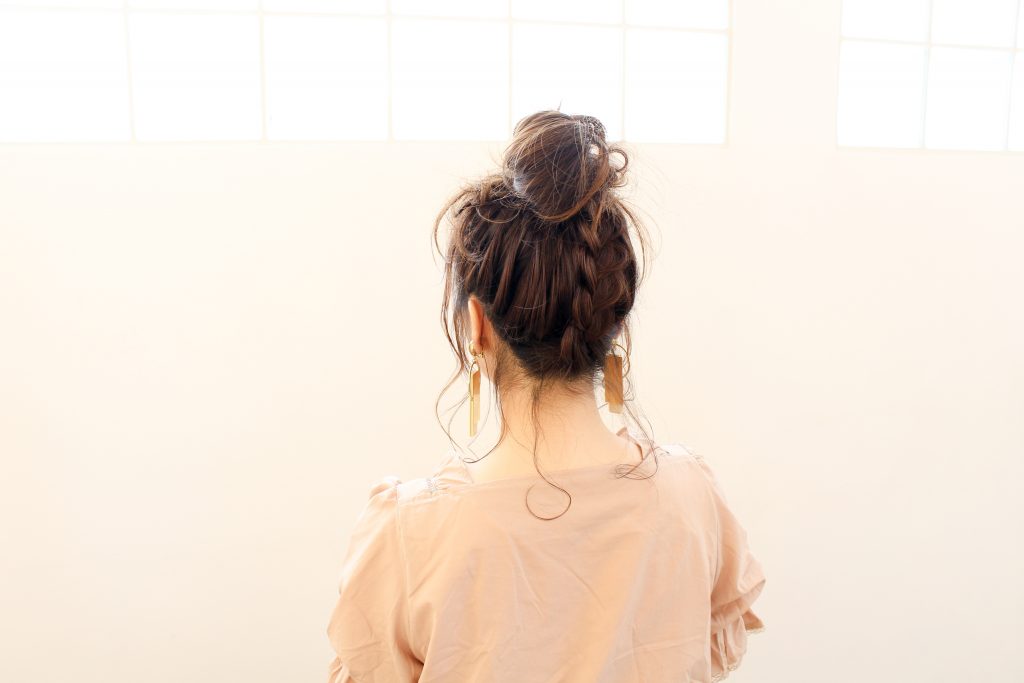 梅雨時期のお団子ヘアの作り方