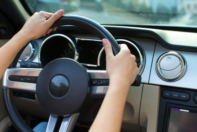 運転する女性 運転する女性