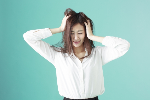 本当にキツイ!と嘆いている女性 本当にキツイ!と嘆いている女性