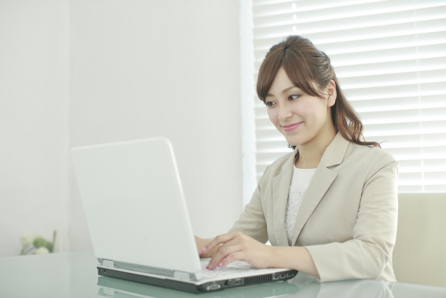 涼しく品よく働こう♪女性向け「クールビズ」のヒント3つ