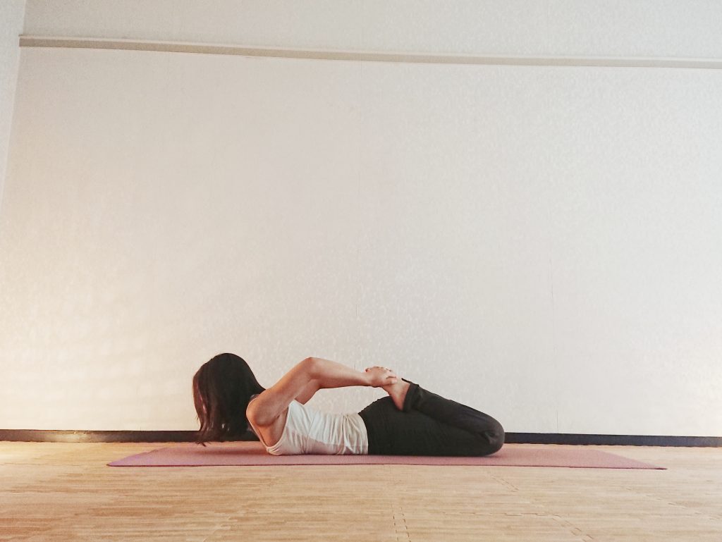 太ももスッキリ！美脚を目指そう♪「かえるのポーズ」