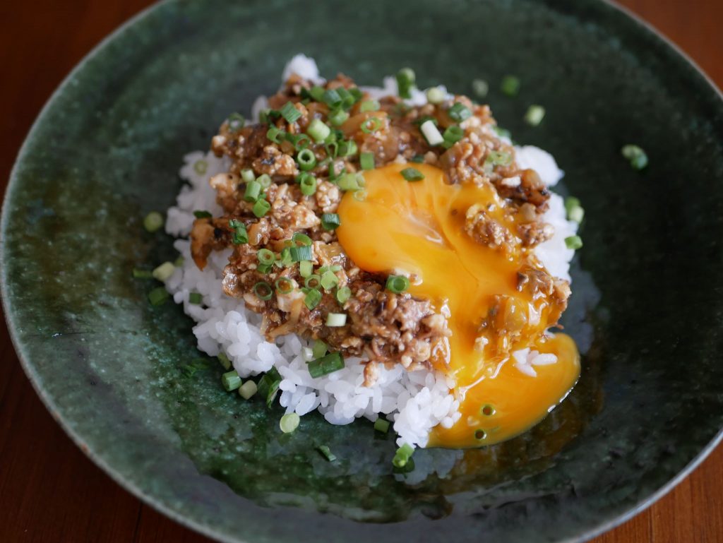 大人気の“サバ缶”で簡単!「さばと豆腐のヘルシー丼」