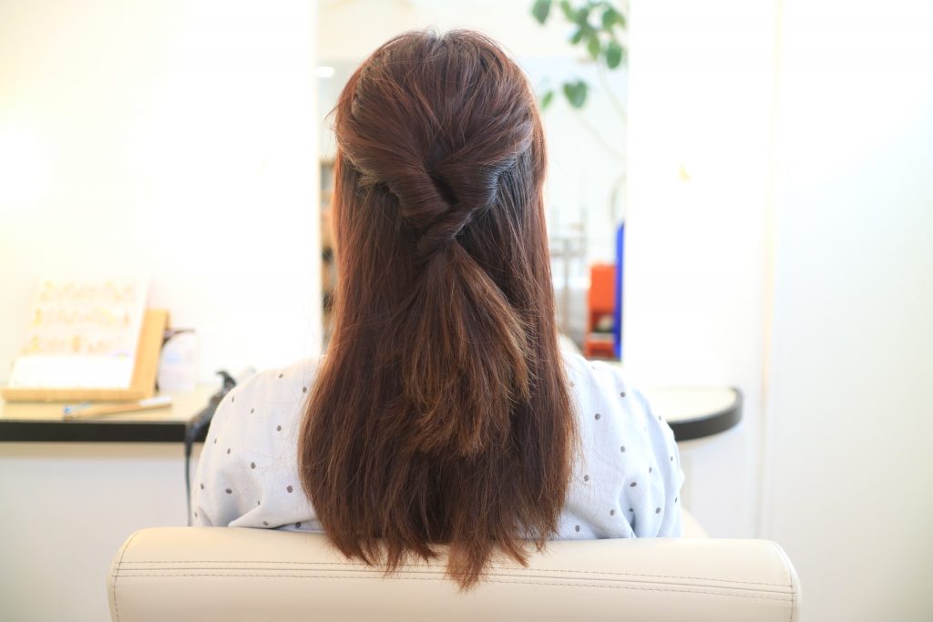 「くるりんぱ」がひと手間で見違える！簡単ヘアアレンジの作り方