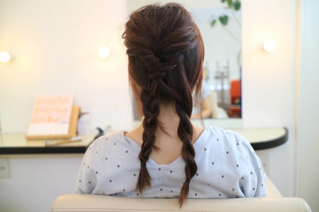 「くるりんぱ」がひと手間で見違える！簡単ヘアアレンジの作り方