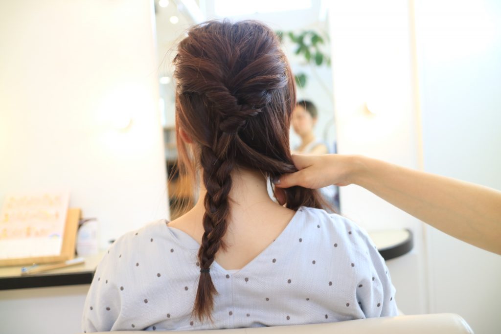 「くるりんぱ」がひと手間で見違える！簡単ヘアアレンジの作り方