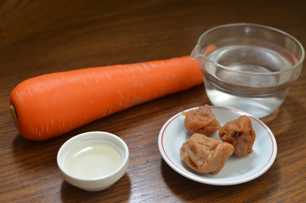 「にんじんの照り梅煮」の材料 「にんじんの照り梅煮」の材料