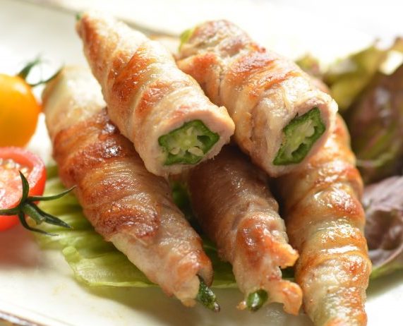 ワサビと塩味でさっぱり！簡単夏おかず「オクラの肉巻き」