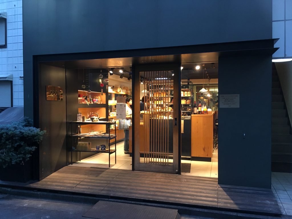 大人気パン屋「365日」