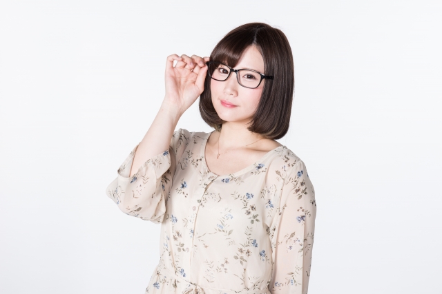 眼鏡で見る女性 眼鏡で見る女性