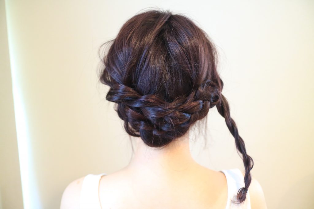 後ろ姿にうっとり♪浴衣にもぴったりな華やかヘアアレンジ 後ろ姿にうっとり♪浴衣にもぴったりな華やかヘアアレンジ