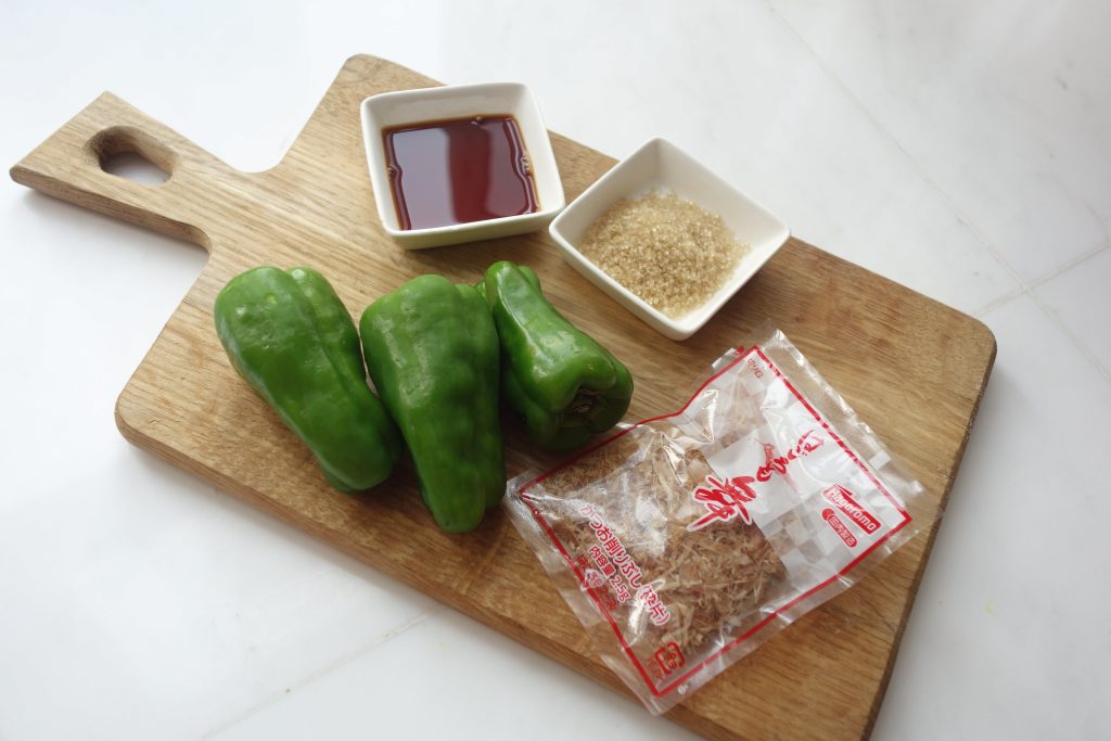 さっと煮るだけで簡単!ご飯のお供に「ピーマンのおかか和え」の材料 さっと煮るだけで簡単!ご飯のお供に「ピーマンのおかか和え」の材料
