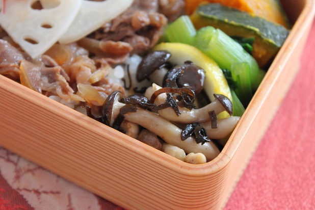 レンジで簡単”秋味”おかず♪「しめじの塩昆布マリネ」のお弁当 レンジで簡単”秋味”おかず♪「しめじの塩昆布マリネ」のお弁当