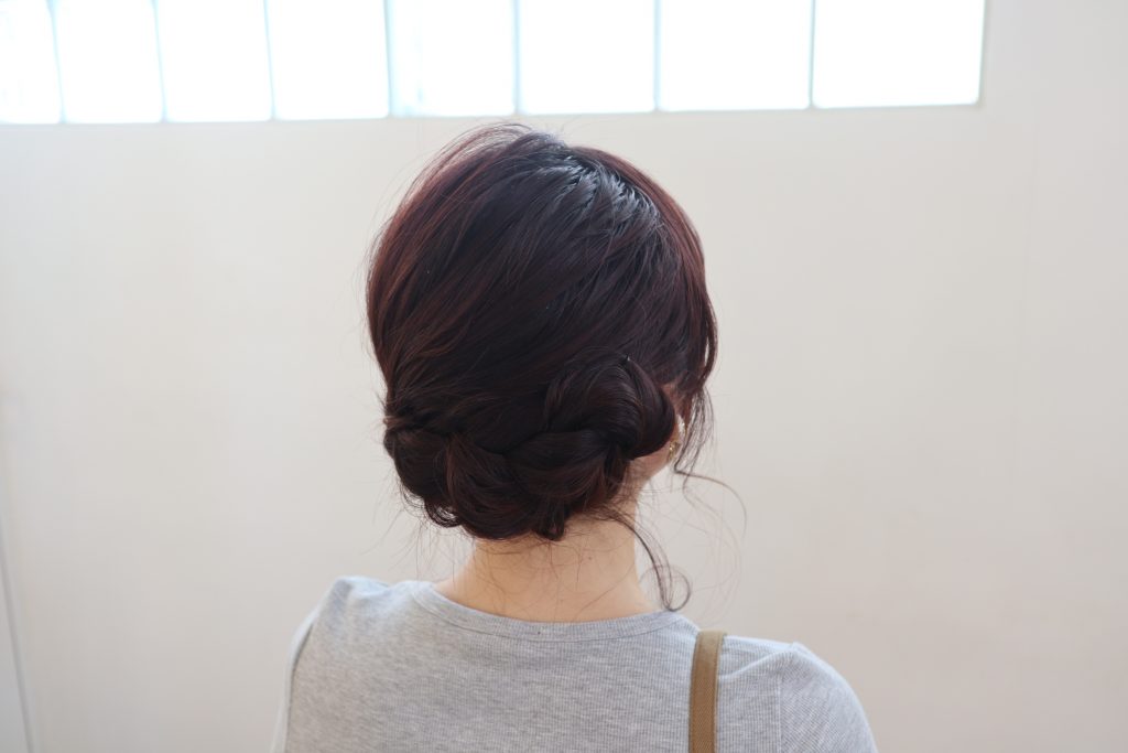 編むだけで簡単♪ゆるふわ「三つ編み」まとめ髪アレンジ 編むだけで簡単♪ゆるふわ「三つ編み」まとめ髪アレンジ