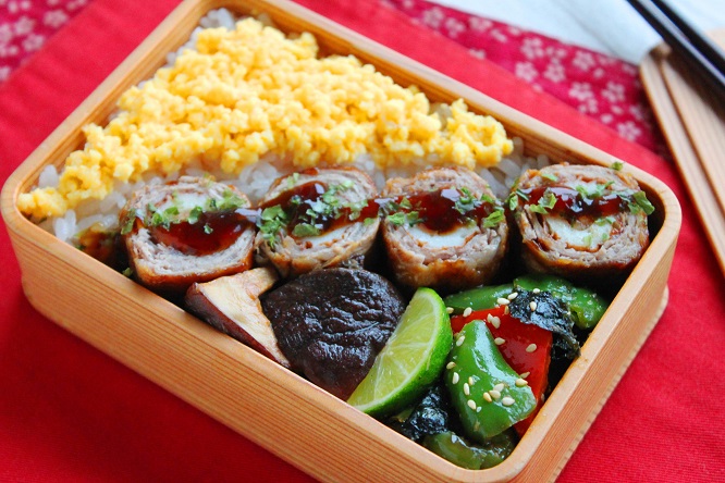 作るのも食べるのも楽しい♪「ちくわの肉巻き！お好み焼き味」のお弁当