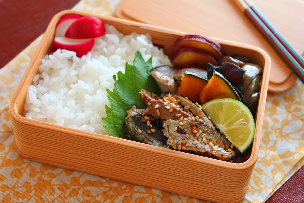 晩ごはんの残りで簡単♪「さんまの塩焼きピリ辛ごま和え」のお弁当