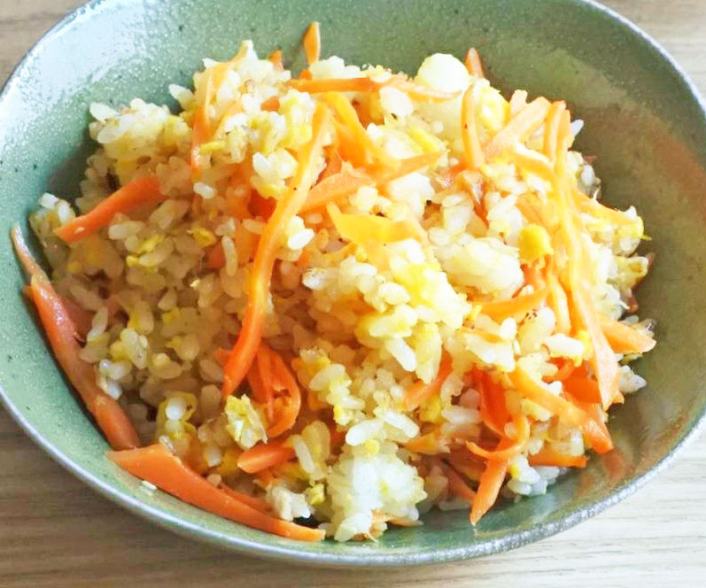 相性抜群コンビ！ツナ缶で簡単「和風にんじんチャーハン」
