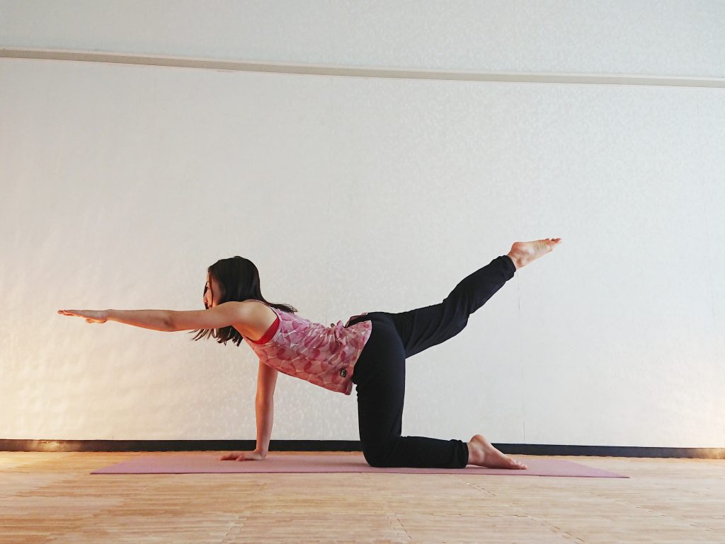 ヨガトレで美BODY!体幹を鍛える「ネコのバリエーションポーズ」 ヨガトレで美BODY!体幹を鍛える「ネコのバリエーションポーズ」