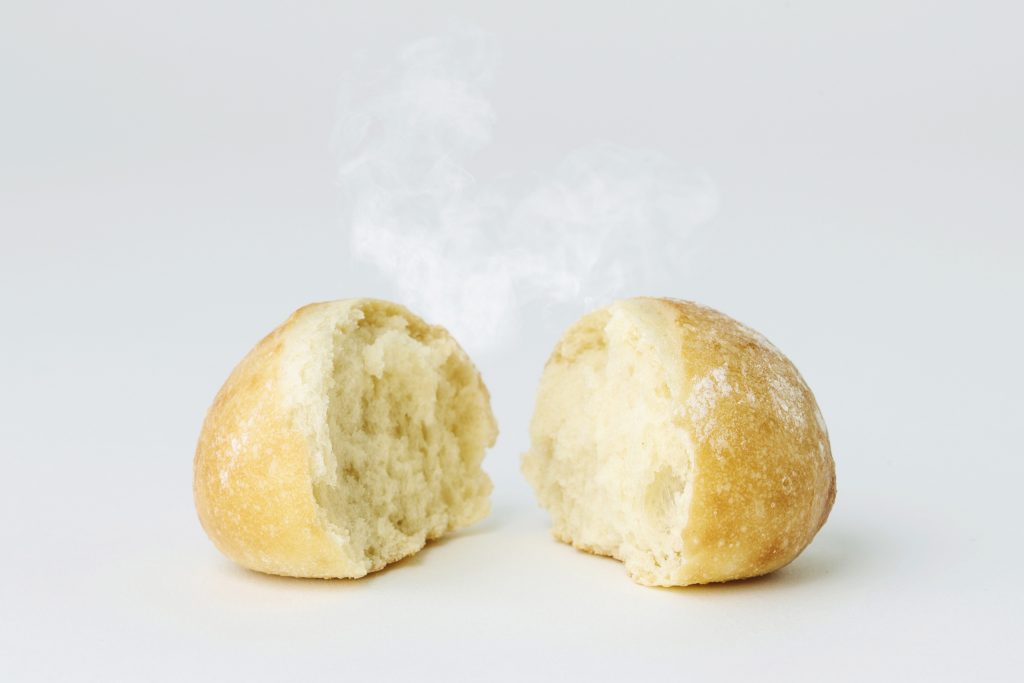 焼きたてに湯気が出るPan& 焼きたてに湯気が出るPan&