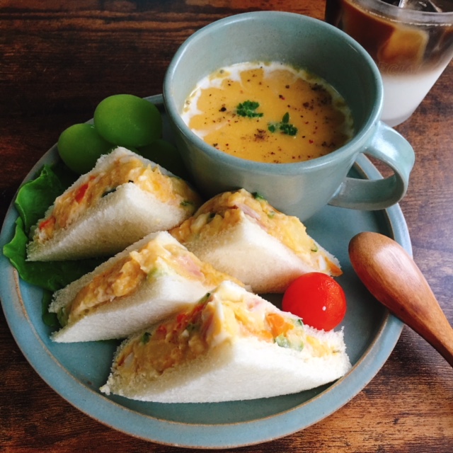 食パンでサンドイッチ 食パンでサンドイッチ