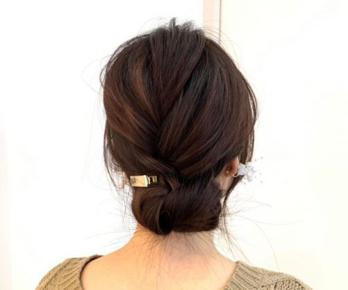 ベースを巻かなくても、寝ぐのままで簡単に出来て、おしゃれでこなれ感のあるヘアアレンジに早変わりです！