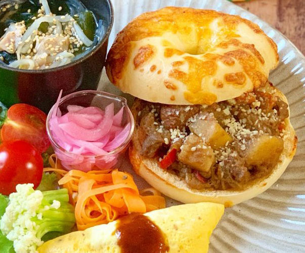 お正月明けはやっぱりコレ!?朝10分で簡単「2日目のカレー」朝食アレンジ3つ