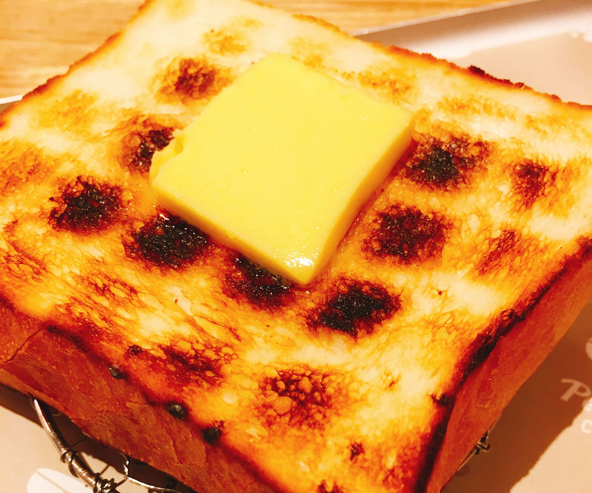 【東京・浅草】行列必至！炭火で焼き上げたトーストが絶品♪「ペリカンカフェ」