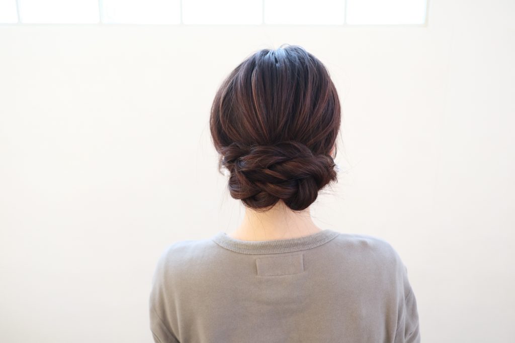 道具もテクニックも必要なし♪帰省や旅行中におすすめ簡単ヘアアレンジ術