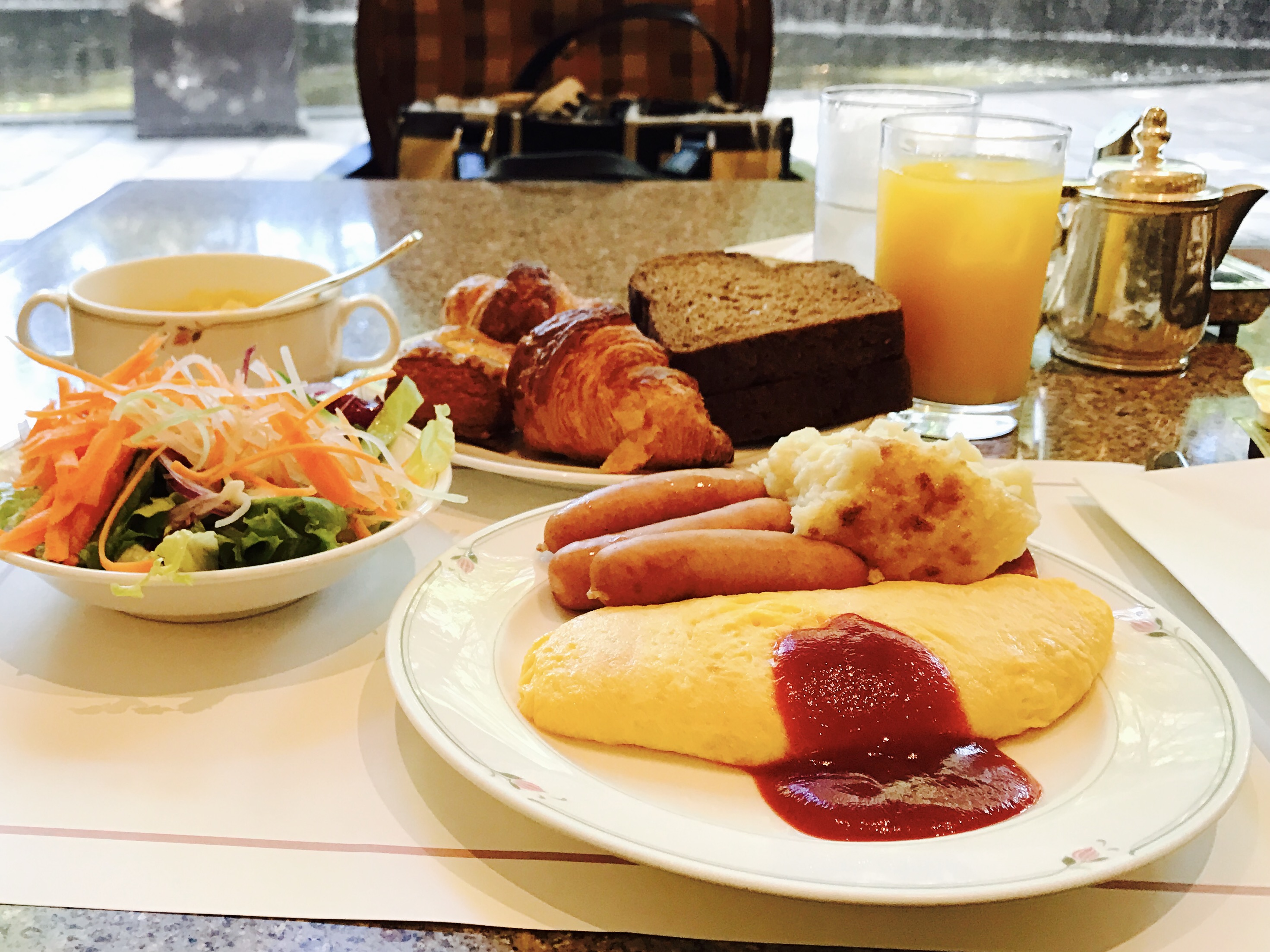 宿泊翌朝はオムレツ職人がつくるチーズオムレツで決まり♪ ホテル朝食☆【ロイヤルパークホテル】