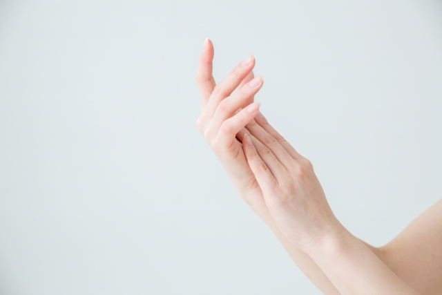 “ハンドベイン”になってない？年齢が出やすい「手」を若々しく保つ方法3つ