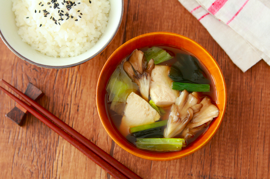 忙しい朝はレンチンで時短！包丁いらずで具だくさん「レンジ味噌汁」