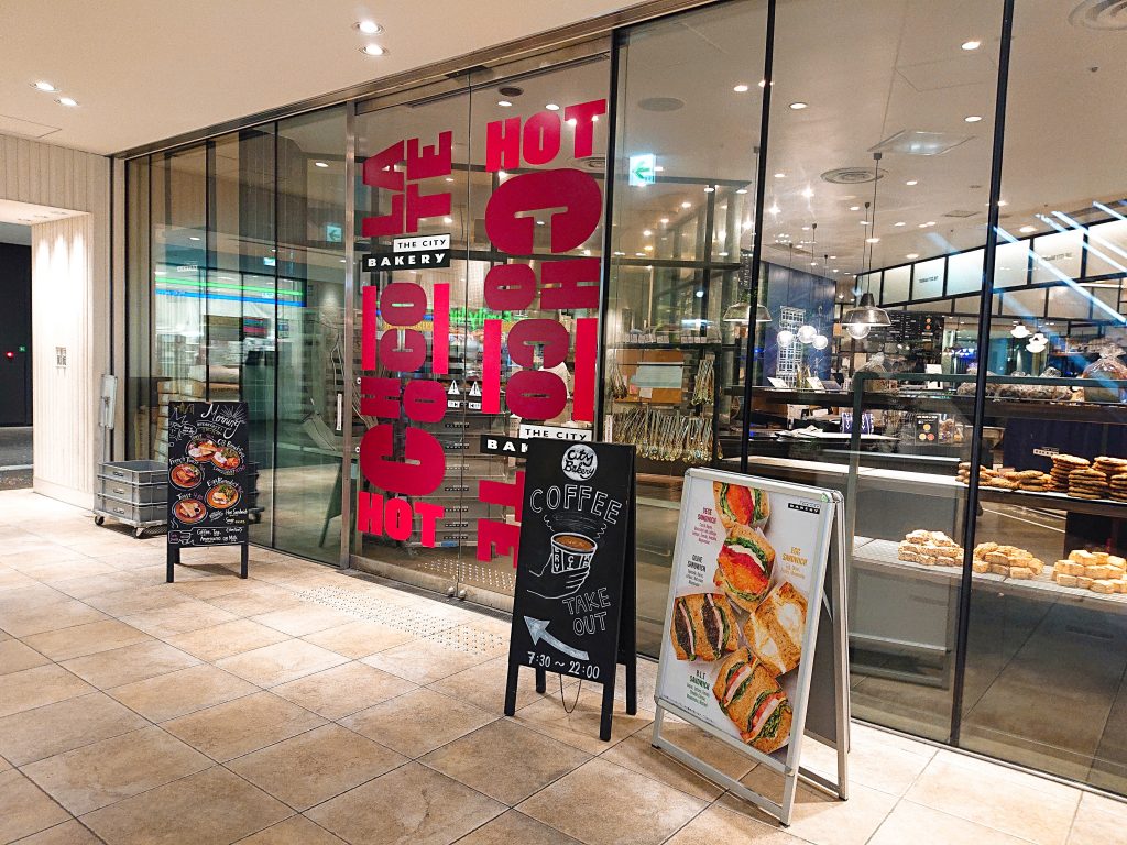 【大阪】お皿からはみ出しそう!大迫力のクロワッサンモーニング@The City Bakery