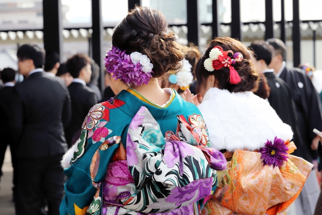 今日は成人の日！みんなが「大人になった」と感じる瞬間は？