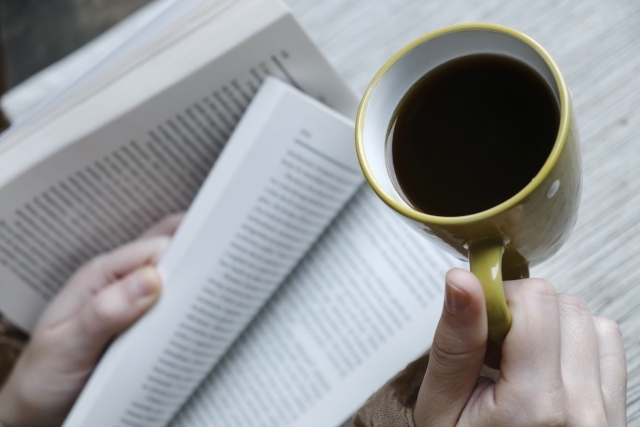 どういう意味？英語の慣用句「Wake up and smell the coffee」