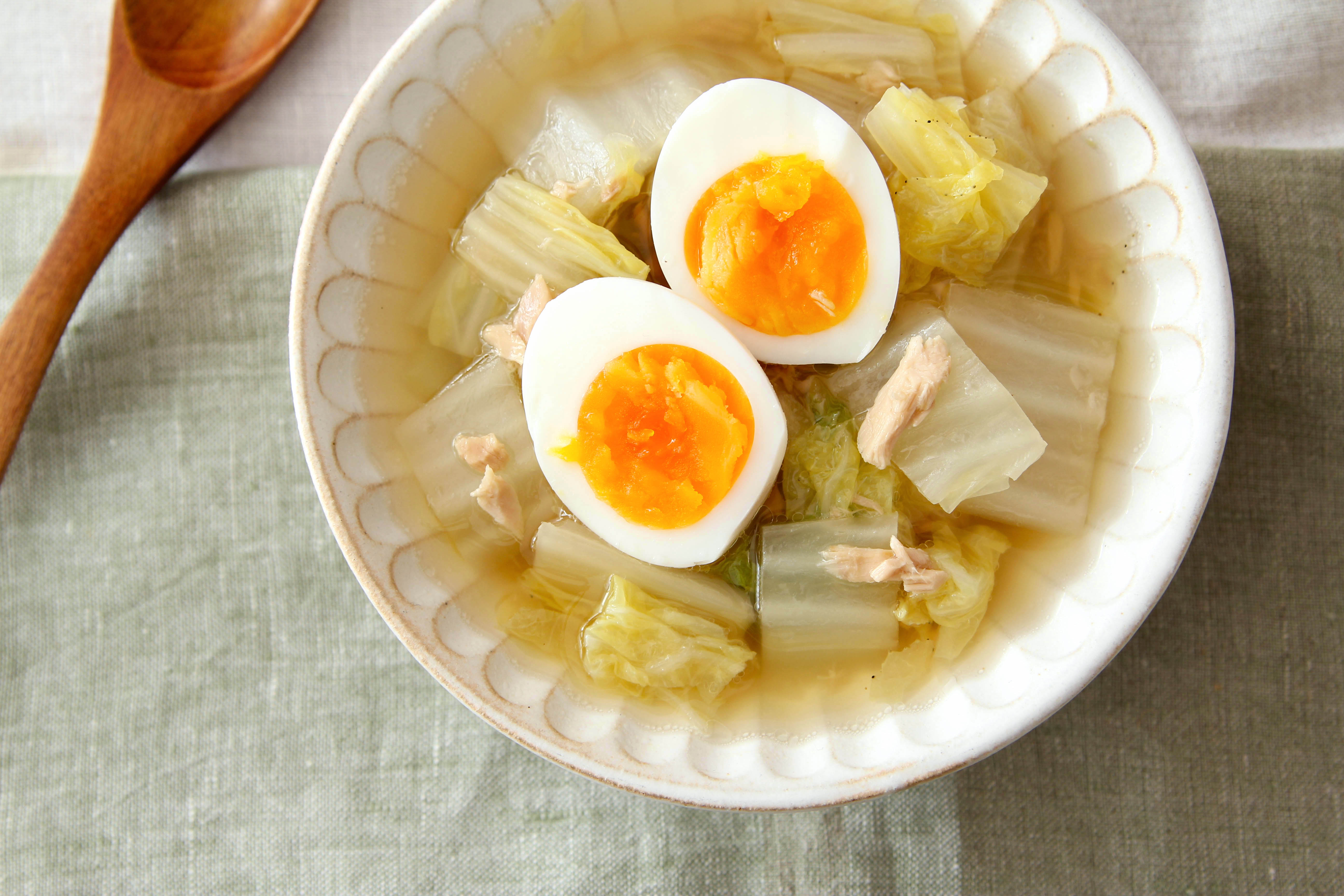 レンジで簡単！白菜が食べすぎを防ぐ「冬太り解消スープ」